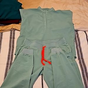 M/L 🧡 Sage Green Figs Set